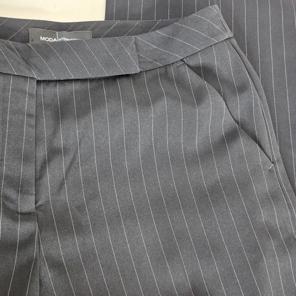 Moda International NWOT Women's Wide Leg Black Pinstripe Trousers - Size 10 - Picture 5 of 13